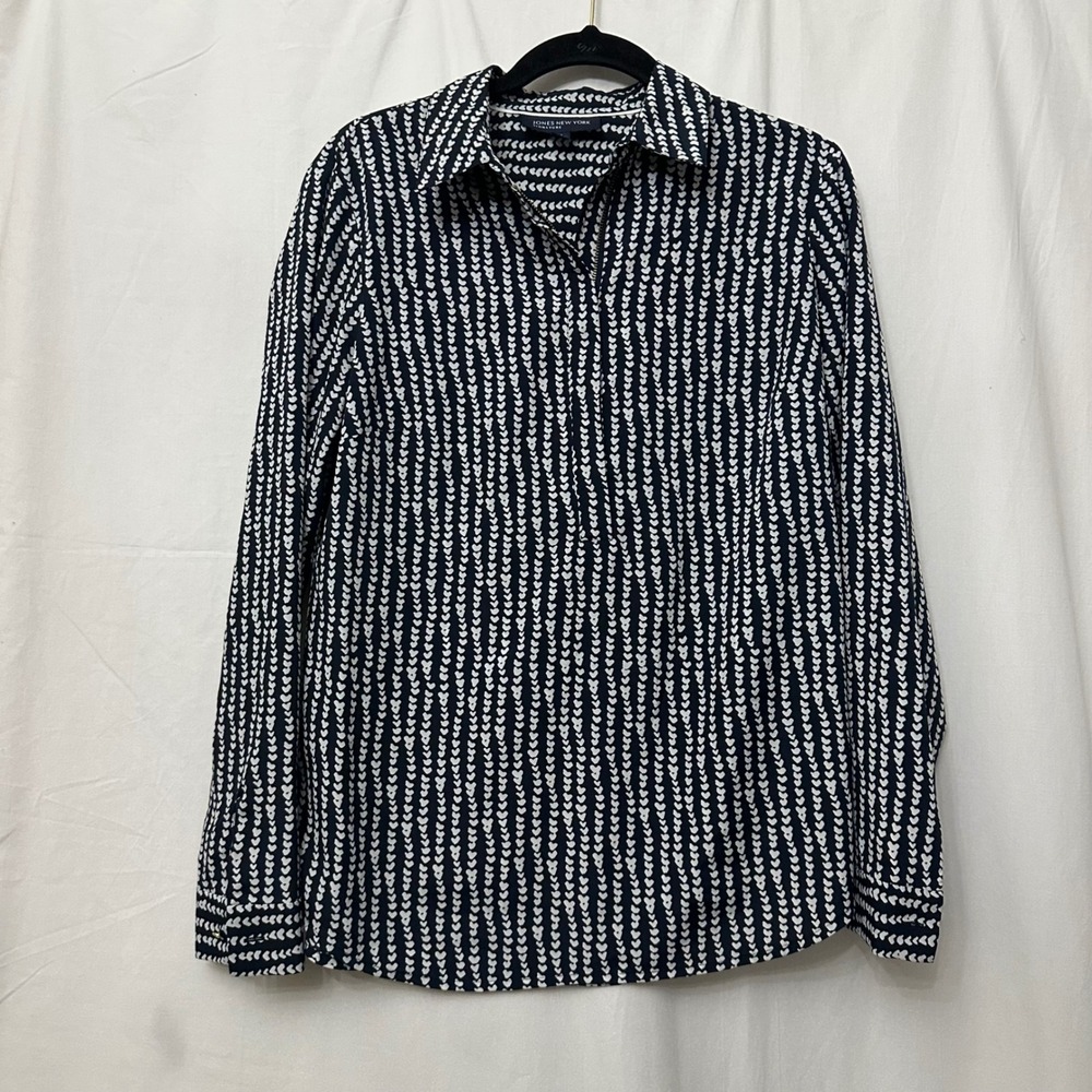 Jones New York Signature Navy White Heart Print Button Down Blouse Medium